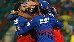 IN PICS: किंग कोहली की आंख में आंसू, खुशी से झूम उठे डु प्लेसिस; RCB के प्लेऑफ में पहुंचने के बाद दिखा अद्भुत नज़ारा