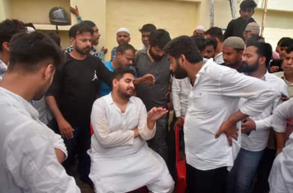 उमर ने कहा कि हमारे नेताओं ने बीजेपी के सीटों के अनुमान लगाएं हैं, राहुल जी और लालू जी ने कहा है कि बीजेपी 200 सीटों के भीतर ही सिमट जाएगी.