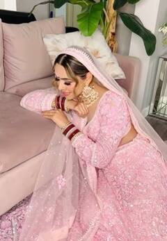 Jenny Johal: ਜੈਨੀ ਜੌਹਲ ਨੇ ਕਿਸਦੇ ਨਾਂਅ ਦਾ ਪਾਇਆ ਚੂੜਾ ? ਪੰਜਾਬੀ ਗਾਇਕਾ ਦੀਆਂ ਤਸਵੀਰਾਂ ਵਾਇਰਲ