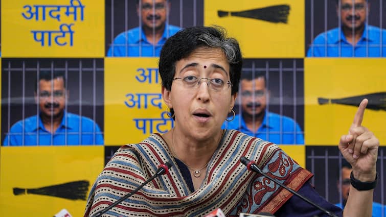 Swati Maliwal Assault Case Delhi minister atishi Attacks On bjp conspiracy Bibhav Kumar Swati Maliwal Case: 'स्वाति मालीवाल का जो...' दिल्ली की मंत्री आतिशी का BJP पर बड़ा आरोप