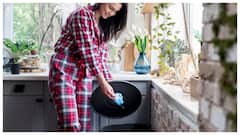 टॉयलेट कॉमोड से आ रही है भयंकर बदबू? आजमाएं ये ट्रिक, तुरंत हो जाएगी गायब