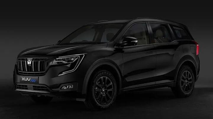 महिंद्रा XUV700 भी आनंद महिंद्रा के कलेक्शन में शामिल है. इस कार में इंटीग्रेटेड डुअल HD स्क्रीन लगी है. महिंद्रा की इस कार में आप स्काईरूफ फीचर का भी मजा ले सकते हैं. महिंद्रा XUV700 की एक्स-शोरूम प्राइस 13.99 लाख रुपये से शुरू होकर 26.99 लाख रुपये तक जाती है.