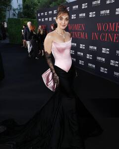 Cannes 2024: पिंक-ब्लैक फिश टेल गाउन पहन 'मरमेड' लगीं कियारा आडवाणी! ड्रेस पर लगे बो ने खींचा ध्यान, देखें तस्वीरें