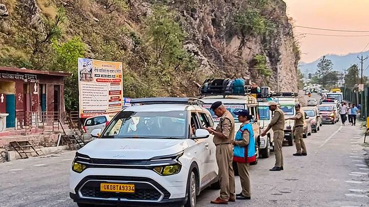 Police personnel check registration of 'Char Dham Yatra' pilgrims on a road leading to the Kedarnath temple, in Rudraprayag district | Photo: PTI