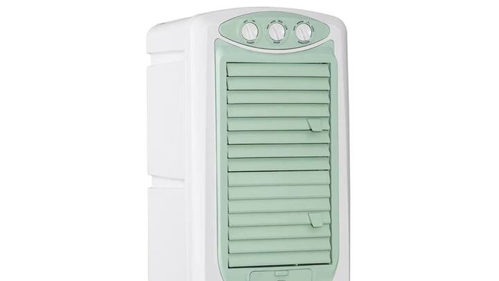 কুলার ব্যবহারেও গরম থেকে কিছুটা মুক্তি মেলে। তবে অনেক সময়ই কুলার থেকে দুর্গন্ধ বেরিয়ে আসে।