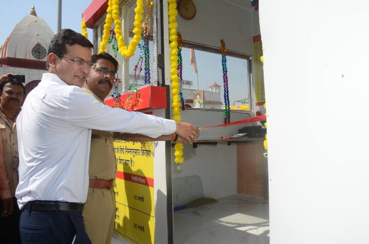 बैटरी से चलने वाले ई रिक्शा का प्रथम 3 किलोमीटर तक का किराया प्रति व्यक्ति 10 रुपये होगा. 3 किलोमीटर से अधिक की यात्रा पर प्रति व्यक्ति 20 रुपये किराया देय होगा.