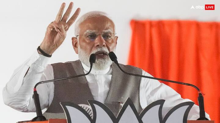 प्रशांत किशोर ने यह भी बताया कि इसमें कोई दोराय नहीं है कि नरेंद्र मोदी के नेतृत्व वाली सरकार फिर आ रही है पर बीजेपी की सीटों का आंकड़ा सुधरेगा. पश्चिम और उत्तर (जहां से अच्छी-खासी सीटें आती हैं) में बीजेपी को कोई बड़ा नुकसान नहीं होगा.