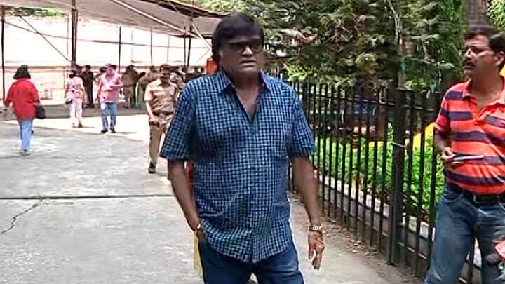 अशोक सराफ (Ashok Saraf) : ज्येष्ठ अभिनेते अशोक सराफ मतदान करण्यासाठी मतदान केद्रांत दाखल झाले आहेत.