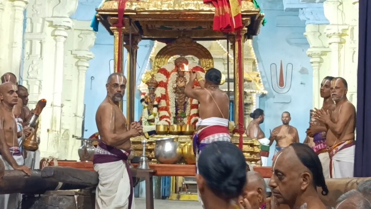 Vaikasi Brahmotsavam : கொண்டாட தயாராகி விட்டீர்களா? துவங்கியது வரதராஜ பெருமாள் கோவில் பிரம்மோற்சவம்