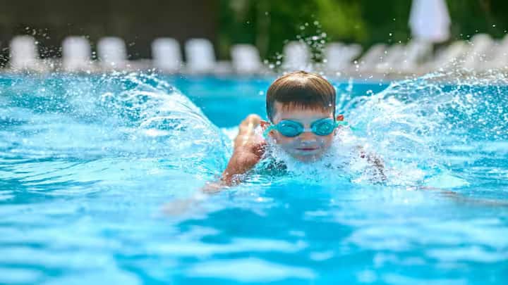 health-tips-chlorine-in-swimming-pool-water-know-side-effects-prevention-and-precautions Swimming Pool Water: જો ઉનાળામાં તમે પણ સ્વિમિંગ પુલમાં ન્હાતા હોય તો ચેતીજજો, જાણો પાણીમાં રહેલું ક્લોરીન કેટલું છે ખતરનાક