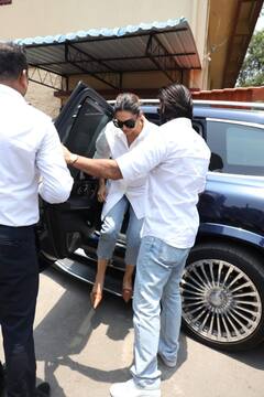 पति रणवीर सिंह के साथ वोट डालने पहुंचीं प्रेग्नेंट दीपिका पादुकोण, चलने में हुई परेशानी तो वाइफ को प्यार से संभालते दिखे एक्टर