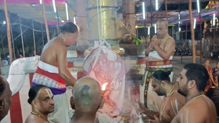 மே மாதம் 22 ஆம் தேதி ( 22- 05-2024 ) :  திருவிழாவிற்கு மிக முக்கிய உற்சவம் மாத இருக்கக்கூடிய  கருட சேவை மற்றும் கோபுர தரிசனம்  உற்சவம்  நடைபெறுகிறது. அதிகாலை 4 மணிக்கு  அத்திகிரி மலையில் இருந்து சுவாமி  புறப்பாடு நடைபெறுகிறது, தொடர்ந்து  கருட வாகனத்தில் பக்தர்களுக்கு  காட்சியளிக்கிறார். அன்று இரவு உற்சவம் அனுமந்த வாகனத்தில் சுவாமி காட்சியளித்தார்.