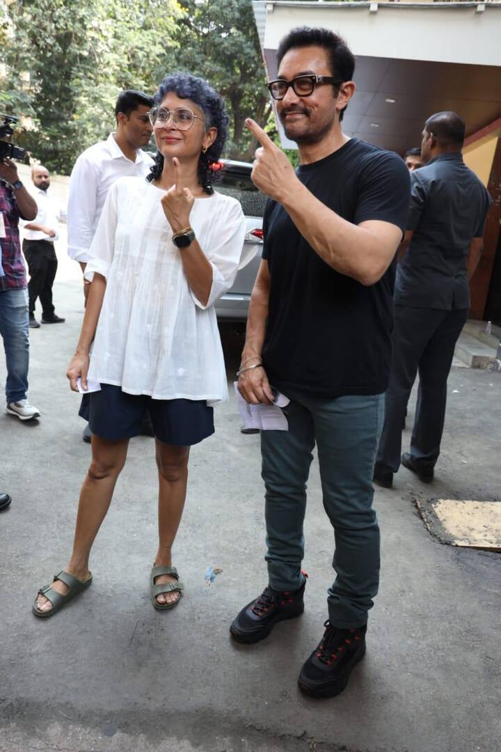 While Aamir was seen in blue T-short and jeans, Kiran wore white top and blue shorts.