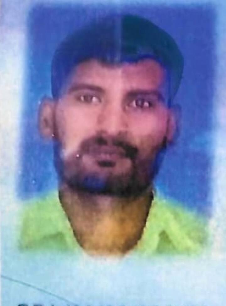 बता दें कि IPL के क्वालीफायर और एलिमिनेटर खेलों के लिए अहमदाबाद एयरपोर्ट पर तीन आईपीएल टीमों के आगमन से पहले ये गिरफ्तारियां की गई हैं. फिलहाल एयरपोर्ट पर सुरक्षा बढ़ा दी गई है.