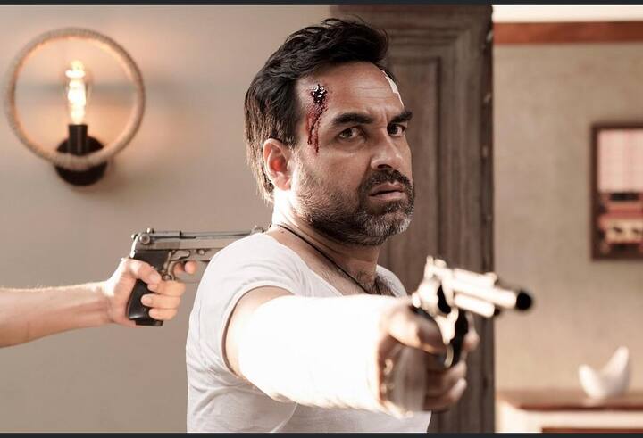 पंकज त्रिपाठी की इनकम का मेन सोर्स फिल्म्स और एक्टिंग ही है. साथ ही वो एंडोर्समेंट के जरिए भी अच्छी खासी कमाई करते हैं. खबरों के मुताबिक पंकज त्रिपाठी ने मिर्जापुर के लिए दस करोड़ और सेक्रेड गेम्स के लिए 12 करोड़ रुपये चार्ज किए थे. इसके अलावा वो कई ब्रांड्स के लिए भी एडवर्टाइजमेंट फेस हैं.