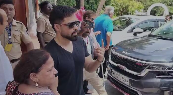 इमरान हाशमी (Emraan Hashmi) : अभिनेता इमरान हाशमीने मतदान केलं आहे.