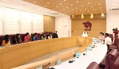 Photos: ગુજરાત કેડરમાં ફાળવાયેલા ૮ પ્રોબેશનરી IAS સાથે મુખ્યમંત્રીએ કરી મુલાકાત