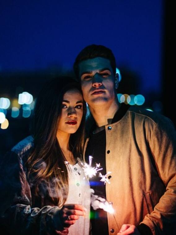 क्या एक ही शहर के लड़का-लड़की होटल में रुक सकते हैं