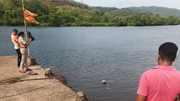 Ratnagiri Two youths who went swimming with their friends drowned in Tumbad river Marathi News Ratnagiri : मित्रांसोबत पोहायला गेलेल्या दोन तरुणांचा तुंबाडच्या नदीत बुडून मृत्यू