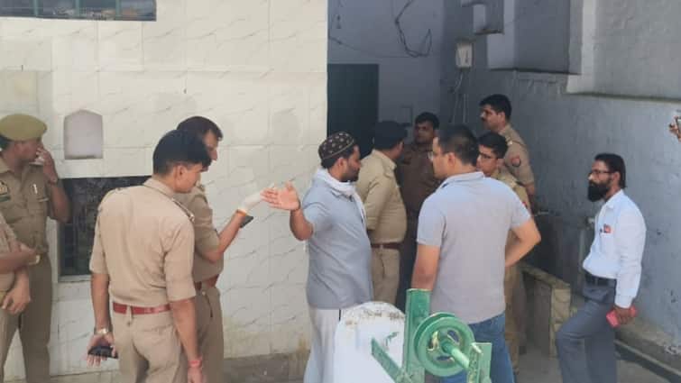 Woman dead body found in Agra Mosque Police engaged in investigation ann Agra Murder: आगरा की मस्जिद में मिला महिला का शव, चेहरे पर किया पत्थर से हमला, जांच जारी