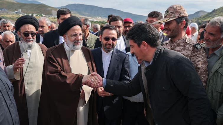 Iranian President Raisi helicopter crash who is he his releationship with america Iranian President Raisi: யார் இந்த இப்ராஹிம் ரைசி? ஈரானின் கொடுங்கோல் அதிபரா? அமெரிக்காவின் எதிரியானது எப்படி?