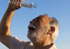 Heat Wave: ਅਸਮਾਨ ਤੋਂ ਵਰ੍ਹ ਰਹੀ ਅੱਗ, ਇਸ ਕੜਾਕੇ ਦੀ ਗਰਮੀ ਤੋਂ ਆਪਣੇ ਆਪ ਨੂੰ ਬਚਾਉਣ ਲਈ ਅਪਣਾਓ ਆਹ ਤਰੀਕੇ