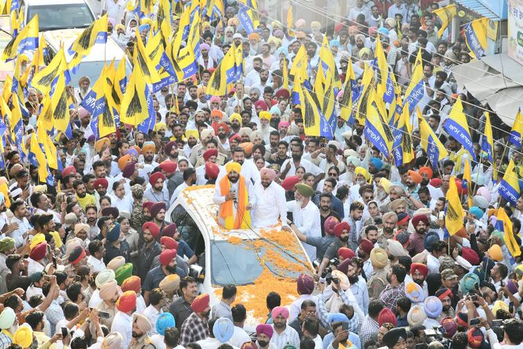 Protest against CM Mann in Moga contract employees showed black flags Punjab Politics:  ਮੋਗਾ 'ਚ CM ਮਾਨ ਖ਼ਿਲਾਫ਼ ਰੋਸ ਪ੍ਰਦਰਸ਼ਨ, ਠੇਕਾ ਮੁਲਾਜ਼ਮਾਂ ਨੇ ਦਿਖਾਏ ਕਾਲੇ ਝੰਡੇ, ਪੁਲਿਸ ਨੇ ਹਿਰਾਸਤ ‘ਚ ਲਏ ਪ੍ਰਦਸ਼ਨਕਾਰੀ