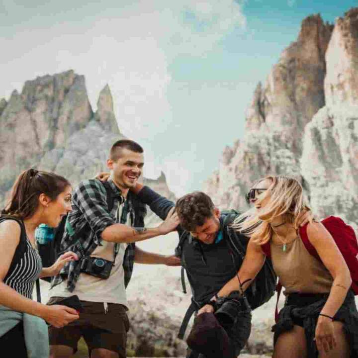 ਛੁੱਟੀਆਂ ਦੌਰਾਨ ਇੱਕ ਆਰਗੇਨਾਈਜ਼ਰ ਨੂੰ ਆਪਣੇ ਨਾਲ ਰੱਖੋ। ਇਸ ਵਿੱਚ ਤੁਹਾਨੂੰ ਲੋੜੀਂਦੀਆਂ ਸਾਰੀਆਂ ਚੀਜ਼ਾਂ ਇਕੱਠੀਆਂ ਰੱਖੋ। ਟੂਥਬਰਸ਼, ਪੇਸਟ, ਪੇਪਰ ਸਾਬਣ, ਫੇਸ ਵਾਸ਼, ਫੇਸ ਕਰੀਮ, ਲਿਪ ਬਾਮ ਅਤੇ ਟਿਸ਼ੂ ਪੇਪਰ ਵਰਗੀਆਂ ਚੀਜ਼ਾਂ ਨੂੰ ਆਰਗੇਨਾਈਜ਼ਰ ਵਿੱਚ ਰੱਖੋ। ਇਸ ਨਾਲ ਤੁਹਾਨੂੰ ਛੋਟੀ ਜਿਹੀ ਚੀਜ਼ ਕੱਢਣ ਲਈ ਪੂਰਾ ਬੈਗ ਖਾਲੀ ਨਹੀਂ ਕਰਨਾ ਪਵੇਗਾ।