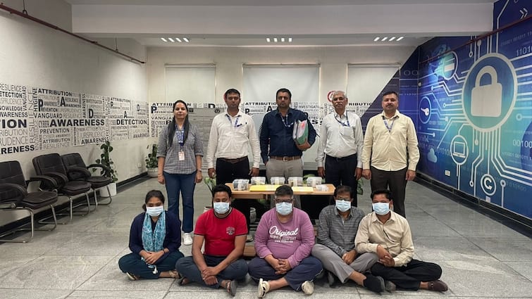 Delhi 8 members of thug gang arrested Fraud on investment in stock market ANN स्टॉक मार्केट में हाई रिटर्न का झांसा देकर करोड़ों की ठगी, गिरोह ऐसे देता था वारदात को अंजाम