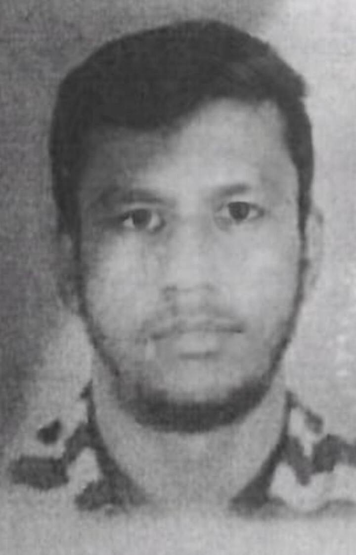 गुजरात के डीजीपी विकाश सहाय ने बताया कि सूचना मिली थी कि चार लोग मोहम्मद नुसरत, मोहम्मद नुफ्रान, मोहम्मद फारिस और मोहम्मद राजदीन हैं. ये 4 लोग श्रीलंकाई नागरिक हैं और प्रतिबंधित आतंकी संगठन इस्लामिक स्टेट के सक्रिय सदस्य हैं.