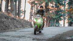 दिन में भी क्यों जलती रहती है बाइक-स्कूटर की हेडलाइट, क्या है इसके पीछे की वजह?