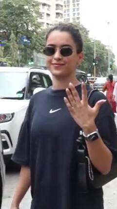 एक्ट्रेस सान्या मल्होत्रा ने किया मतदान | Lok Sabha Election 2024 | ABP Shorts