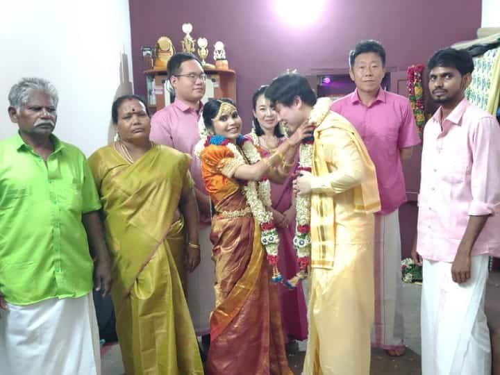 கடல் கடந்த காதல்... கொரிய இளைஞரை கரம்பிடித்த கரூர் இளம்பெண் - தமிழ் முறைப்படி திருமணம்