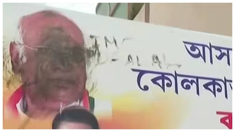 Granddaughter inks on photos of Congress President Mallikarjun Kharge in West Bengal adhir ranjan Chowdhury mamata banerjee Lok Sabha Election 2024: कोलकाता में बवाल! वोटिंग से पहले खरगे के पोस्टर पर पोती गई स्याही