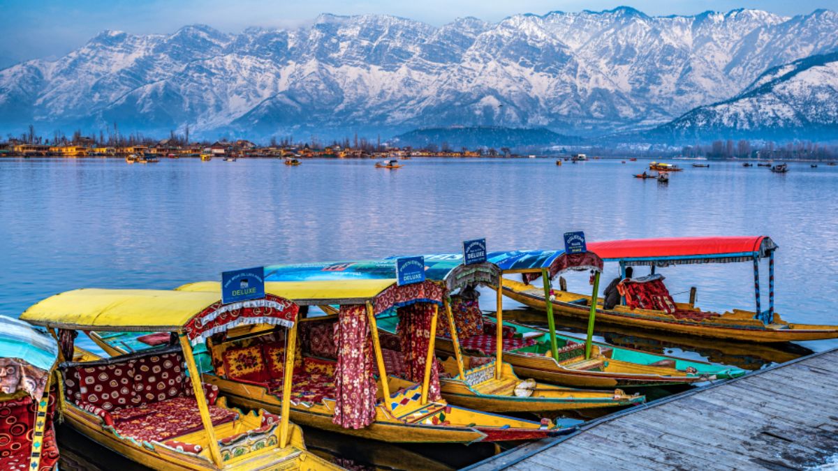 Travel : पृथ्वीवरील स्वर्ग 'काश्मीर' ला उगाच नाही म्हणत..! भारतीय रेल्वेकडून जूनमध्ये फिरण्याची उत्तम संधी, जाणून घ्या