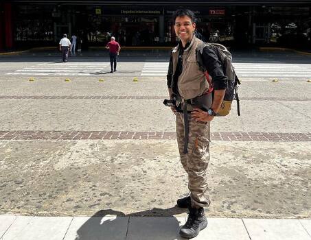 वरुण वागीश ने अपने जूनून के चलते अपनी सालों पुरानी जॉब को भी छोड़ दिया. आज वे कई देशों में घूम चुके हैं. इसके अलावा वह ये भी बताते हैं कि किस तरह कम बजट में घूमा जा सकता है.