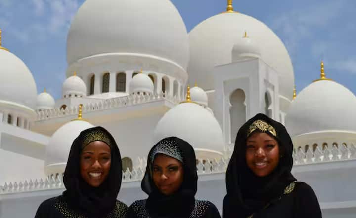 ਤੁਹਾਨੂੰ ਇਹ ਜਾਣ ਕੇ ਹੈਰਾਨੀ ਹੋਵੇਗੀ ਕਿ ਇਸ ਦੇਸ਼ ਵਿੱਚ ਹਿੰਦੂਆਂ ਲਈ ਮੰਦਰ ਹਨ ਪਰ ਮੁਸਲਮਾਨਾਂ ਲਈ ਕੋਈ ਮਸਜਿਦ ਨਹੀਂ ਹੈ।