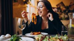 Late Night Eating: જો તમને પણ મોડી રાત્રે ખાવાની ટેવ હોય તો ચેતીજજો, જાણો કેટલી ગંભીર છે આ કુટેવ