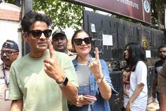 मनोज बाजपेयी ने पत्नी के साथ किया मतदान, कहा-  वोट नहीं डाला तो शिकायत करने का अधिकार नहीं रहेगा