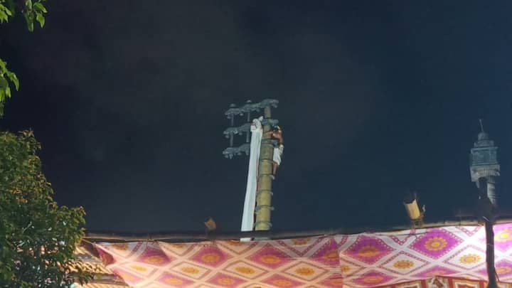 காஞ்சிபுரம் வரதராஜா பெருமாள் திருக்கோவில் வைகாசி மாத பிரம்மோற்சவம் இன்று கொடியேற்றத்துடன் தொடங்கி வரும் மே மாதம் 29-ஆம் தேதி வரை நடைபெற உள்ளது