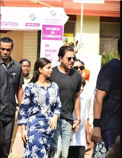 Shah Rukh Khan: ਸ਼ਾਹਰੁਖ ਖਾਨ ਨੇ ਪਰਿਵਾਰ ਸਮੇਤ ਮੁੰਬਈ 'ਚ ਪਾਈ ਵੋਟ, ਸਿੰਪਲ ਲੁੱਕ 'ਚ ਪਹੁੰਚਿਆ ਖਾਨ ਪਰਿਵਾਰ, ਤਸਵੀਰਾਂ ਵਾਇਰਲ
