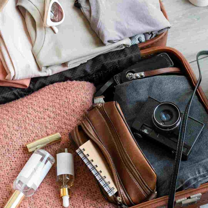 ਗਰਮੀਆਂ ਦੇ ਮੌਸਮ ਵਿੱਚ ਚਿਹਰੇ ਨੂੰ ਪੂੰਝਣ ਦੀ ਸਭ ਤੋਂ ਵੱਧ ਵਾਈਪਸ ਦੀ ਲੋੜ ਹੁੰਦੀ ਹੈ। ਭਾਵੇਂ ਤੁਸੀਂ ਮੇਕਅੱਪ ਨੂੰ ਸਾਫ਼ ਕਰਨਾ ਚਾਹੁੰਦੇ ਹੋ ਜਾਂ ਪਸੀਨਾ ਪੂੰਝਣਾ ਚਾਹੁੰਦੇ ਹੋ। ਇਸ ਦੀ ਵਰਤੋਂ ਕਰਨ ਨਾਲ ਤੁਹਾਨੂੰ ਵਾਰ-ਵਾਰ ਪਾਣੀ ਦੀ ਲੋੜ ਨਹੀਂ ਪਵੇਗੀ।