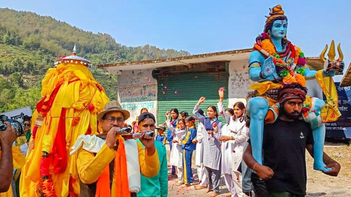 'Char Dham Yatra' pilgrims on their way to Kedarnath temple, leaving Shri Madmaheshwar temple, in Rudraprayag, on May 18 | Photo: PTI
