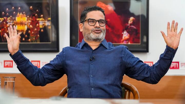 प्रशांत किशोर ने इंडिया टुडे को दिए एक इंटरव्यू में कहा, ''बीजेपी को 2019 में 303 सीटें मिली थी, लेकिन इस बार भी उन्हें इसके आसपास ही सीट मिलेंगी. वो कह रहे हैं कि बीजेपी को 370 पार और NDA को 400 पार सीटें आएंगी, ऐसा नहीं होने वाला है. उन्हें 270 से कम नहीं और 370 तो बिल्कुल नहीं मिलने वाली.''