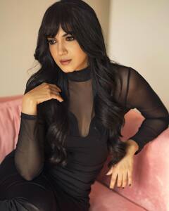 Ritu Varma Photos : బ్లాక్ మ్యాజిక్ చేస్తున్న రీతూ వర్మ.. న్యూ హెయిర్ స్టైల్​లో ఎలా ఉందో చూశారా?