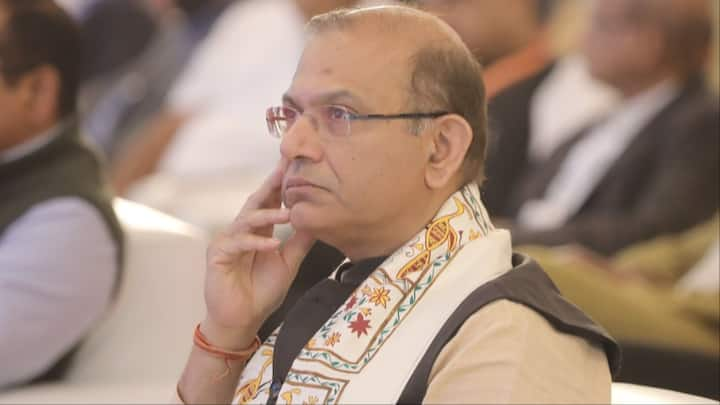 Jayant Sinha Notice: पूर्व केंद्रीय मंत्री जयंत सिन्हा को बीजेपी की तरफ से कारण बताओ नोटिस जारी किया गया है. चुनाव प्रचार में हिस्सा नहीं लेने के आरोप में उनपर एक्शन लेने की तैयारी है.