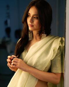 Soundarya Sharma: સૌંદર્યા શમાએ સાડીમાં આપ્યા કાતિલ પોઝ, જુઓ તસવીરો