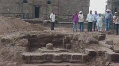 Buldhana : सिंदखेड राजा येथे उत्खननादरम्यान सापडलं पुरातन शिवमंदिर; तेराव्या शतकातील यादवकालीन मंदिर असल्याचा दावा, पाहा फोटो