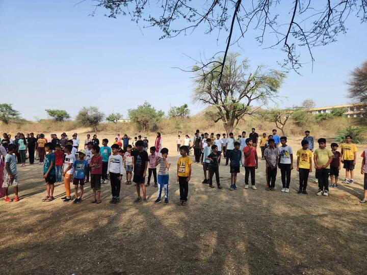 सुबह 7 बजे कैंप की एक्टिविटी शुरू हो जाती है जो करीब 4 घंटे तक चलती है.
