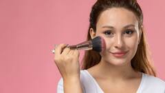 ब्लश की जगह आप भी करती हैं लिपस्टिक का इस्तेमाल? तो जान लें इससे होने वाले नुकसान के बारे में